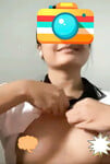 Eiu cho xem vú và lồn