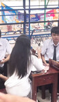 quay lén bạn cùng lớp