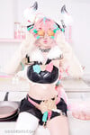 Gái Việt ZinieQ (@zinie) cosplay Varesa từ Genshin Impact