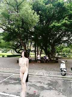Gái xinh khỏa thân public cực múp