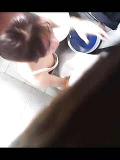 Em nữ sinh tắm